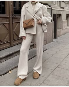 Beige Short Coat, Hm Outfits, Summer Office Outfits, Elegant Classy Outfits, Chic Business Casual, High Waisted Dress Pants, Europe Outfits, Professional Outfits Women, Business Outfits Women