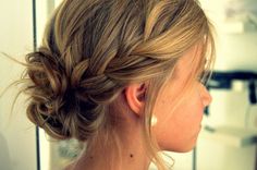 Perhaps even with a side braid to tie in with you girls..? This is nice! Bridesmaid Updo, Instagram Hairstyles, Braided Bun Hairstyles, Peinados Recogidos, Side Braid, Short Hair Updo, Great Hair