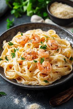 Délicieuse recette: Fettuccine Alfredo aux Crevettes Crémeuses en 12 Mots Olive Garden Shrimp Alfredo, Christmas Main Course Recipes, Yummy Lunch Recipes, Shrimp Alfredo Recipe, Copycat Olive Garden, Breakfast Vegetables, Creamy Pasta Dishes, Shrimp Alfredo, Alfredo Recipe