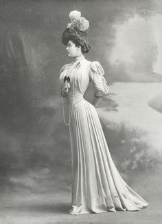 Robe d'après-midi par Doeuillet, 1905. 1900 Fashion, 1900s Fashion, Portrait Vintage, 20th Century Fashion, Edwardian Dress, Gibson Girl, Retro Mode, Edwardian Fashion, Vintage Portraits