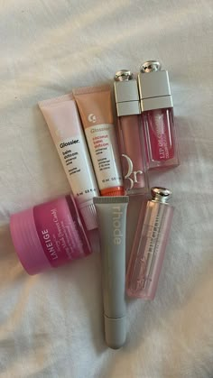 rhode, laneige lip mask, dior lip oil, glossier, dior lip gloss, pink aesthetic, smooth lips, lip inspo, It girl, it girl aesthetic, beauty inspos, self care aesthetic, clean girl, self care ideas, self love, self-care aesthetic, skincare, good skincare, clear skin, clean girl makeup, skin care solutions, skin care essentials Glow Skin, Clipuri Video, Miss Dior