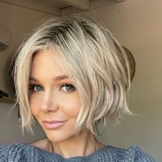 Cool Blonde Short Messy Bob with Middle Parting The Right Hairstyles, Messy Bob Hairstyles, Messy Bob, 2023 Hair, Cute Haircuts