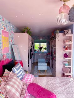 Pink ikea wardrobe Modern Bedroom Wardrobe, Creative Design Ideas, Unique Bedroom Design, Bedroom Cupboard, Barbie Room, Bedroom Cupboard Designs, Barbie Barbie, Dekorasi Kamar Tidur