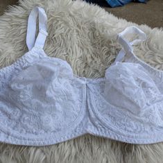 Nwot Women's Bali White Lace Bra Size 38d #1 Bali Bras, White Lace Bra, White Bra, White Bras, Lace Bra, Bra Sizes, Women's Intimates, White Lace, Bali