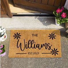 a door mat that says the williamss on it