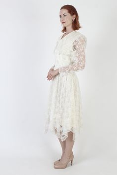 Asym Hem Gunne Sax Dress / Jessica Mcclintock Romantic Floral Lace Gown / Deco Bridal Party Capelet Collar - Etsy White Vintage Dress With Scalloped Lace, Tea-length Scalloped Lace Dress, Fitted Vintage White Lace Dress, White Vintage Victorian Dress For Party, Vintage White Lace Trim Dress For Vintage Events, Vintage White Dresses With Lace Trim For Vintage Events, White Victorian Dress For Party, Vintage Long Sleeve Dress With Lace Trim For Party, White Lace Vintage Dress For Garden Party