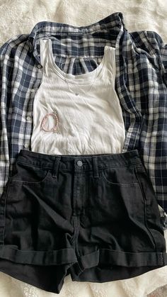 School Outfit, Flannel Shirt, Minimalist Outfit, Jean Shorts, Spring Outfit, Summer Outfits, Casual Outfits, Outfit Inspo