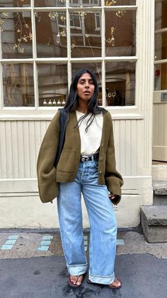 Streetwear Fashion Nyc, Granola Mom Outfits, Bohemian Business Casual, Fall In Europe Outfits, September Work Outfits, Japan Autumn Outfit Women, Fall Chunky Knit Cardigan, Baggy Denim Jeans Outfit, Fall Vintage Cardigan With Relaxed Fit