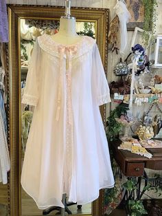 1700s Nightgown, 1920 Sleepwear, Sleeping Gown Aesthetic, 1800s Sleepwear, Sleeping Clothes Nightwear, Susie Core, 1950s Sleepwear, Bridgerton Clothes