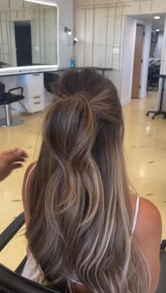 Stunning Hair Color Ideas with Brilliant Shine for Long Hair #prom #hairstyle Hair Dye Ideas 2023, Trendy Hair Dye Ideas, Hair Color Ash Brown, Trendy Hair Dye, Hair Color Ash, Rambut Brunette, Brown Hair Looks, Brown Hair Inspo, Brunette Hair With Highlights