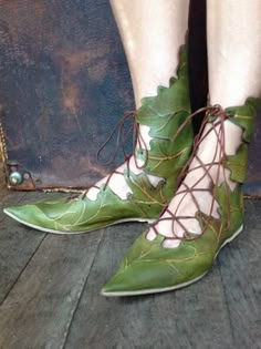 Women's Lace Up Pixie Fairy Boots W/Leaves Costume Cosplay Forest Festival Shoes | eBay Elf Witch, Gothic Medieval, British Style Men, Fairy Shoes, Elf Shoes, Knight Boots, Vintage Princess, Costume Shoes, Point Shoes