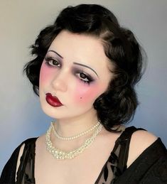 1929s Makeup, History Of Makeup, 1920s Smokey Eye, 1920 Makeup Look, 1950’s Make Up, Speakeasy Makeup, Vintage Makeup Hooded Eyes, 1920s Glamour Makeup, Theatre Makeup Ideas