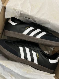 Adidas Shoes Samba, Adidas Classic Shoes, Adidas Samba Women, Adidas Samba Black, Samba Classic, Adidas Suede, Adidas Og, Samba Shoes, Men's Adidas (men)