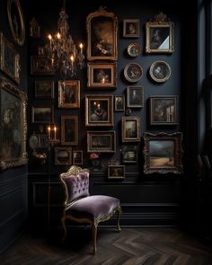 Gothic inspired photo frame wall, dark walls with ornate frame, vintage decor, gothic decor ideas, antique decor inspiration Victorian Moody Decor, Moody Photo Wall, Gothic Art Wall, Dark Academia Photo Wall, Gothic House Living Room, Goth Antique Decor, Vintage Goth Living Room, Victorian Frame Wall, Dark Art Studio Aesthetic