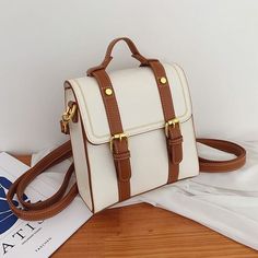 Ladies Purses Handbags Style, Creative Desk, Side Purses, My Style Bags, Hand Bags For Women, Female Shoulder, Colorful Backpacks, نظارات شمسية, Small Lady