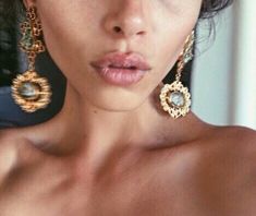 model, lips, and beauty image Looks Chic, Look Fashion, Statement Earrings, Beautiful People, Batik, High Low, Piercings, Close Up, Hair Hair