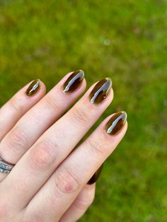 A black gummy gel polish that delivers a sleek and bold look, perfect for adding a touch of sophistication to your nails. Gummy Gel, Peppi Gel, Nail Plate, Cuticle Oil, Dip Powder, Uv Lamp, Rubbing Alcohol, Gel Color, Uv Led