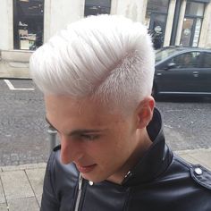 Herren, Haare, Haarschnitte, Fade Haarschnitte, kurz, mittel, lang, summend, Seitenteil, ...  #haare #haarschnitte #herren #mittel #seitenteil #summend Modern Mohawk, White Hairstyles, 2017 Hair Trends, White Hair Color, Black Ponytail Hairstyles, Temporary Hair Color, Faux Hawk