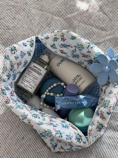 Blueberry Girl, Handbag Essentials, What In My Bag, Essential Bag, Blue Aesthetic, Makeup Skin Care, Girly Girl, Summer Aesthetic, Skin Makeup