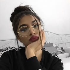 Glasses Makeup, Trendy Glasses, Fashion Eye Glasses, Cute Glasses, Wearing Glasses, Girls With Glasses, Beautiful Makeup, Glasses Fashion