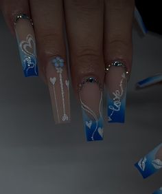 love silver and blue together Birthday Nail Ideas Acrylic Blue, Cute Long Nails Ideas Simple, Blue Birthday Nail Designs, Blue Quinceanera Nails, Pretty Blue Nails Acrylic, Girly Nails Acrylic, Blue White And Silver Nails, Md Nails