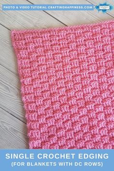 a pink crocheted blanket sitting on top of a wooden floor with text overlay that reads, single crochet edging for blankets with dc rows