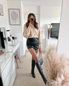 Boots Casual Outfit, Chunky Boots Black, Outfit Ideas Autumn, Autumn Outfit Inspo, Asos Boots, Long Black Boots, Formal Coat, Black Leather Skirts, Cool Fits