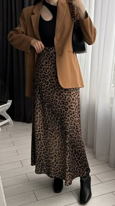 Cheetah Skirt Outfit, Leopard Print Skirt Outfit, Printed Skirt Outfit, Cheetah Skirt, Leopard Print Outfits, Best Winter Outfits, Leopard Print Skirt