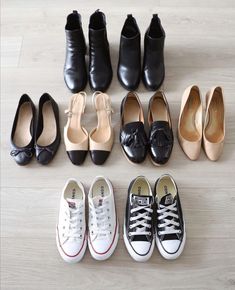 Minimalist Declutter, Capsule Wardrobe Examples, Essential Fashion Pieces, Capsule Wardrobe Shoes, Trying To Survive, Minimal Shoes, Autumn Shoes, Everyday Fits