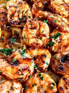 grilled shrimp with lemon wedges and parsley