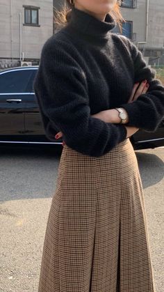 Feminine Wardrobe Basics, Old Money Aesthetic Sweater, Agency Outfit Style, Korean Attire For Men, Casual Parisian Outfits Winter, City Aesthetic Fashion, Houndstooth Midi Skirt Outfit, Classic Modest Style, 40s Skirt Outfit