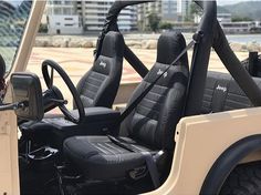 there are four seats in the jeep