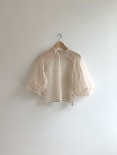 KAMPERETT | MEIERE SILK ORGANZA BLOUSE | IVORY Organza Outfit, Organza Gowns, Ball Skirt, Organza Blouse, Organza Top, Organza Dress, Silk Gown, Dress Inspo, Fabric Covered Button