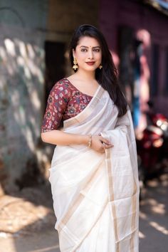 Soft kota saree with zari and simple shine satin woven border. Tassels on pallu. Blouse- printed jute silk kalmkari blouse. Saree Details : Length :5.30 Mtr Work :Kalamkari Fabric :Silk Blend Color :White Blouse Details : Blouse :Unstiched Length :1 MTR Fabric :Silk Blend Work :Printed Color :White Wash Care :Dry Clean Only Weight :600G Kalamkari Fabric, Blouse Details, Kota Sarees, Blouse Saree, Yellow Print, Fabric Silk, College Graduation