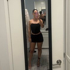 Size Small Brand New Never Worn Black Mini Skirt Club Outfit, Fitted Black Tube Top For Vacation, Black Bandeau For Night Out, Black Bandeau Tube Top For Going Out, Casual Black Tube Top For Party, Casual Mini Tube Top For Night Out, Black Stretch Tube Top For Day Out, Black Tube Top For Spring Going Out, Chic Black Tube Top For Day Out