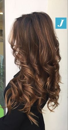 Natural Haircolour, Curly Haircolour, Long Curled Hair, Long Natural Curly Hair, Feminine Hairstyles, Curled Hair, Hair Upstyles, Colored Curly Hair