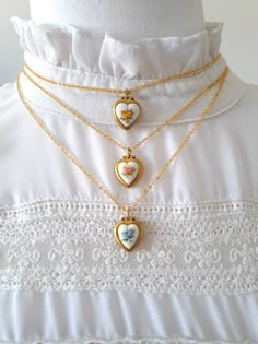 "♥️ Lovely unused 50s vintage tiny heart lockets with Japanese ceramic hearts in a dainty gold plated chain choker measuring 16\" = 40cm or 20\" = 50cm. This small vintage lockets measure 15mm x 14mm and allow adding a picture inside one of the lids. These are very old tiny lockets available in blue, red or yellow flowers. They are made of brass, and most of them have patina or little stains due to the passage of time. This enhances their vintage condition and shows their real age. These are tru Necklace Locket Vintage, Best Etsy Finds, Gifts For Vintage Lovers, Cool Gold Necklaces, Locket Necklace Aesthetic, Vintage Jewelry Aesthetic, Locket Aesthetic, 50s Necklace, Tiny Locket