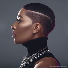 Fade Haircut Women, Afrocentric Hairstyles, Short Hair Designs, Shaved Hair Designs, Shaved Side Hairstyles