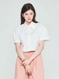 Composition : COTTON 100%Country of Origin : Republic of Korea White Cotton Cropped Shirt For Spring, White Cropped Short Sleeve Shirt For Summer, White Cropped Shirt For Summer, White Short Sleeve Cropped Shirt For Summer, White Cropped Shirt Relaxed Fit For Spring, Cotton Cropped Shirt With Collar For Summer, White Cropped Collared Shirt For Spring, Classic Short Sleeve Cropped Shirt For Spring, Cropped Cotton Shirt With Collar For Summer