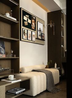 Fendi Casa, Space Bedding, Wuxi, Hanging Paintings, Hotel Interiors, Modern House Plans, Interior Design Bedroom, Direct Sales, House Plans