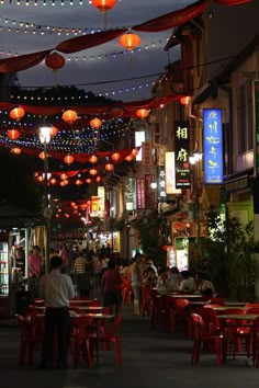 Chinatown, Singapore | sensaos | Flickr Singapore City Aesthetic, Singapore Travel Aesthetic, Singapore Culture, Singapore Chinatown, Singapore Street, Chinatown Singapore, Asian City