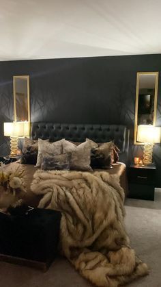 Gold Bedroom Decor, Glam Bedroom, Future Apartment Decor, Gold Bedroom, Black Bedroom, Apartment Decor Inspiration, Luxury Rooms, Room Makeover Bedroom