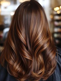 Beautiful Caramel Highlights on Brown Hair: Latest Trends, Tips, and Inspiration - Style US Caramel Red Hair, Dark Caramel Hair Color, Caramel Highlights On Brown Hair, October Hair, Brown Hair With Caramel, Hair Chop, Caramel Hair Highlights, Carmel Highlights