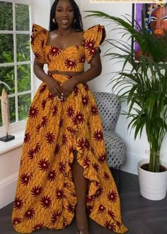 Check out this item in my Etsy shop https://www.etsy.com/listing/1372742555/african-skirt-setafrican-skirt-and Chitenge Dresses, African Maxi Dress, African Maxi Skirt, Looks Hip Hop, Kitenge Designs, African Theme, Dress Ankara, African Skirts, African Inspired Clothing