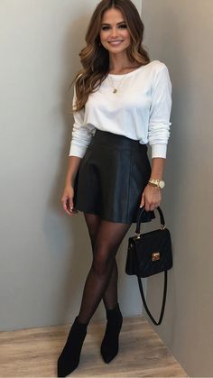 Old Money Fashion, Leather Skirt Outfit, Money Fashion, Skirt Outfits Fall, Rock Outfit, Trendy Skirts, Trendy Fall Outfits, Wooden Garden, Mode Inspo