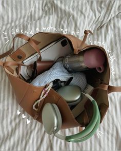 #aesthetic Princess Vibe, Everyday Bag Essentials, Uni Bag, Faux Leather Tote Bag, Inside My Bag, Handbag Essentials, Pilates Princess, Bag Aesthetic, What In My Bag