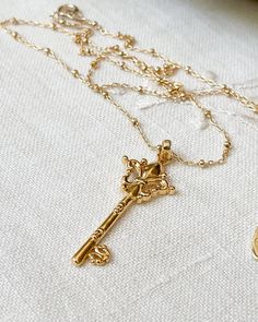 Gold French Fleur de lis Key Necklace. Gold plated silver Key Charm and 16 inch long gold filled chain. Cute Key Necklace, Magical Key Necklace, Elegant Key Pendant Necklace, Gold Lock And Key Necklace, Gold Key Necklace, Vintage Gold Key Necklace, Golden Key, Gold Key, Preppy Clothes