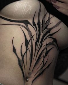 Goth Back Tattoo Women, Black Back Tattoo Women, Aiygiwgwyaiydiwdwy Tattoo, Large Lower Back Tattoos For Women, Black And Red Tattoo Sleeve, Dark Ornamental Tattoo Design, Goth Back Tattoo, Dark Tatoos, Dark Ornamental Tattoo