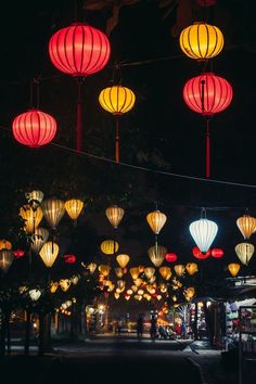 many lanterns are lit up in the dark