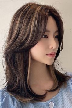 aesthetic bangs haircut korean Medium Curtain Bangs Haircut, Curtain Bangs For Asian Hair, Shoulder Length Hair Asian Long Bobs, Korean Curtain Bangs Short Hair, Korean Medium Haircut With Bangs, Mid Length With Curtain Bangs, Mid Hair With Bangs, Shoulder Length Bob With Curtain Bangs, Asian Curtain Bangs